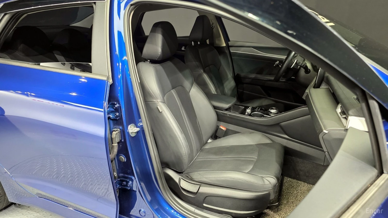 Kia K5 1.6 Turbo Prestige* КОЖА* ОБДУХВ* НАВИ, снимка 10 - Автомобили и джипове - 55460240