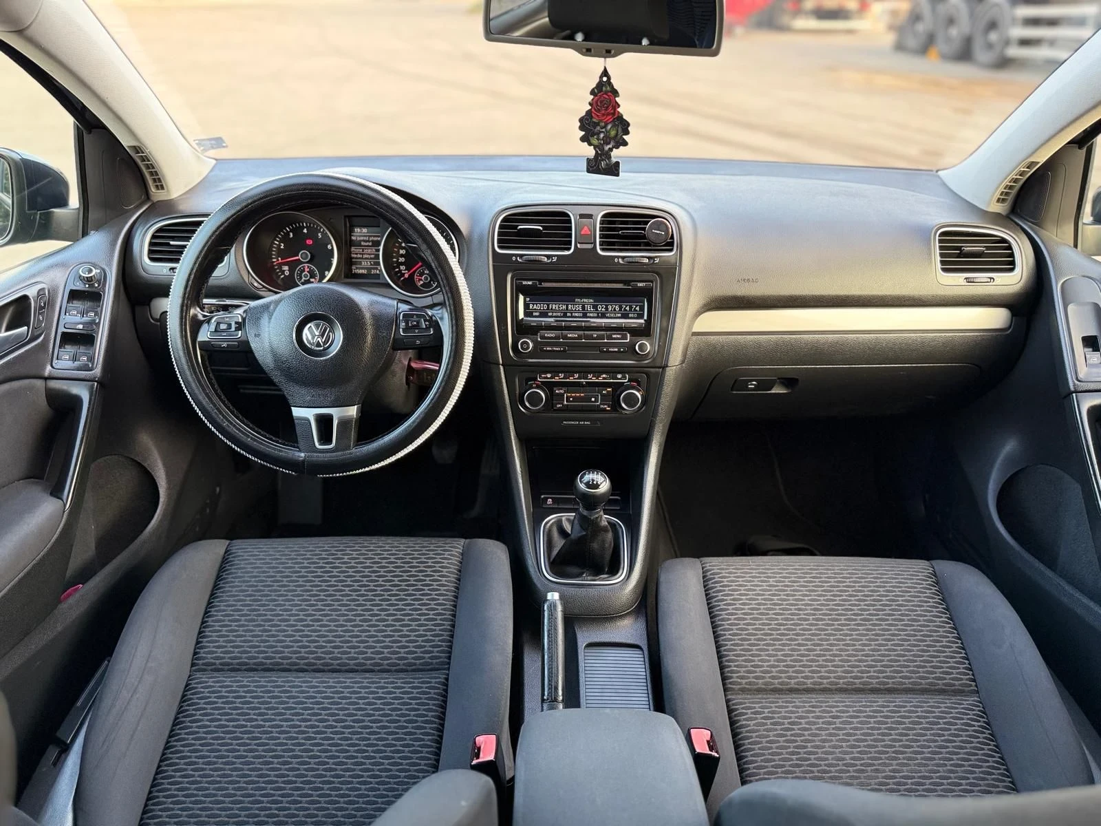 VW Golf 1.2TSI/МУЛТИВОЛАН/НАПЪЛНО ОБСЛУЖЕН/ВСИЧКО ПЛАТЕНО!, снимка 4 - Автомобили и джипове - 55806034