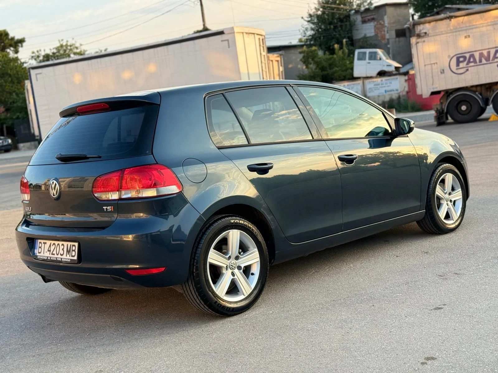 VW Golf 1.2TSI/МУЛТИВОЛАН/НАПЪЛНО ОБСЛУЖЕН/ВСИЧКО ПЛАТЕНО!, снимка 5 - Автомобили и джипове - 55806034