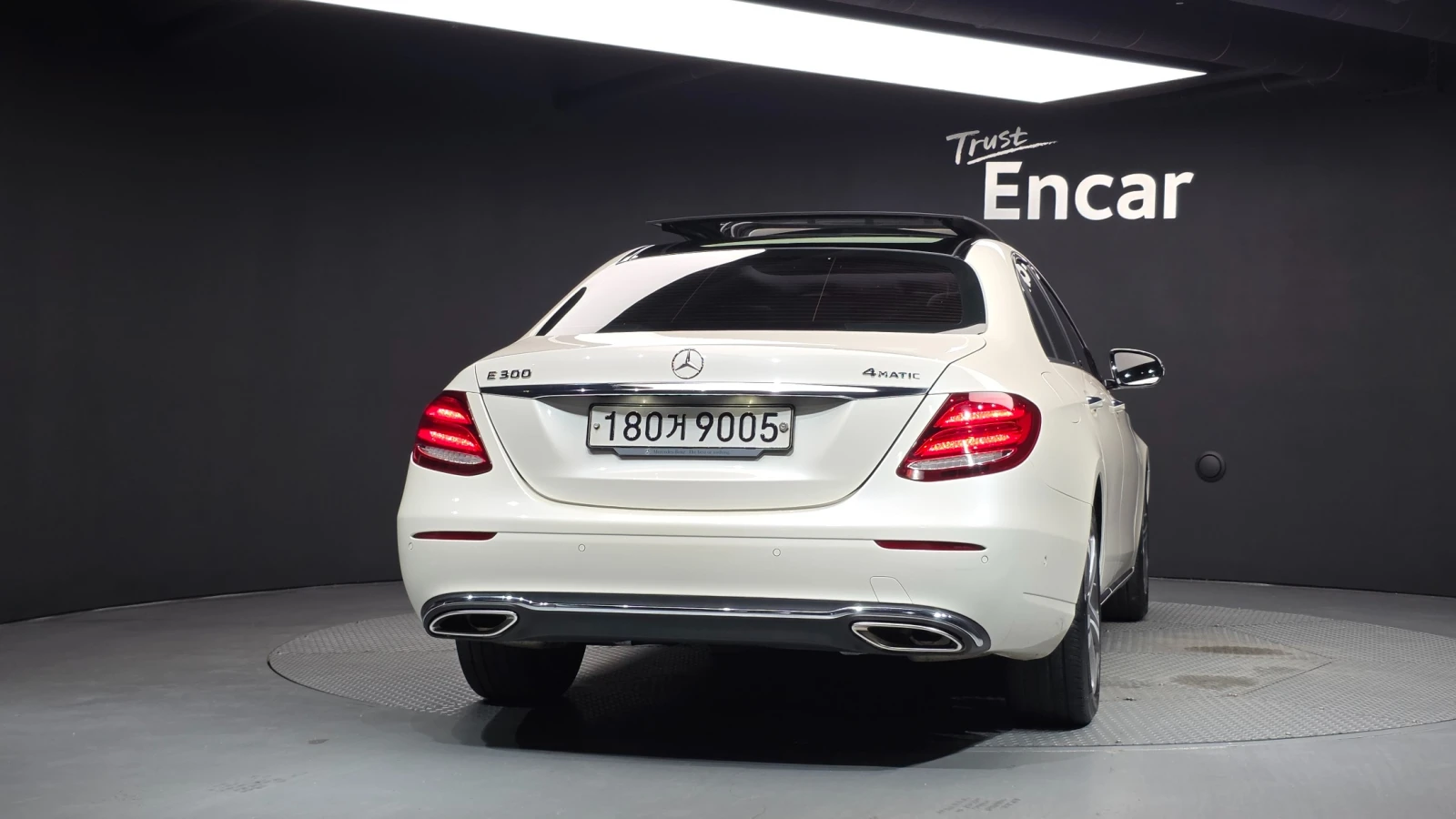 Mercedes-Benz E 300 2.0 Avantgarde, 360-cam, Обдух., снимка 4 - Автомобили и джипове - 56173005