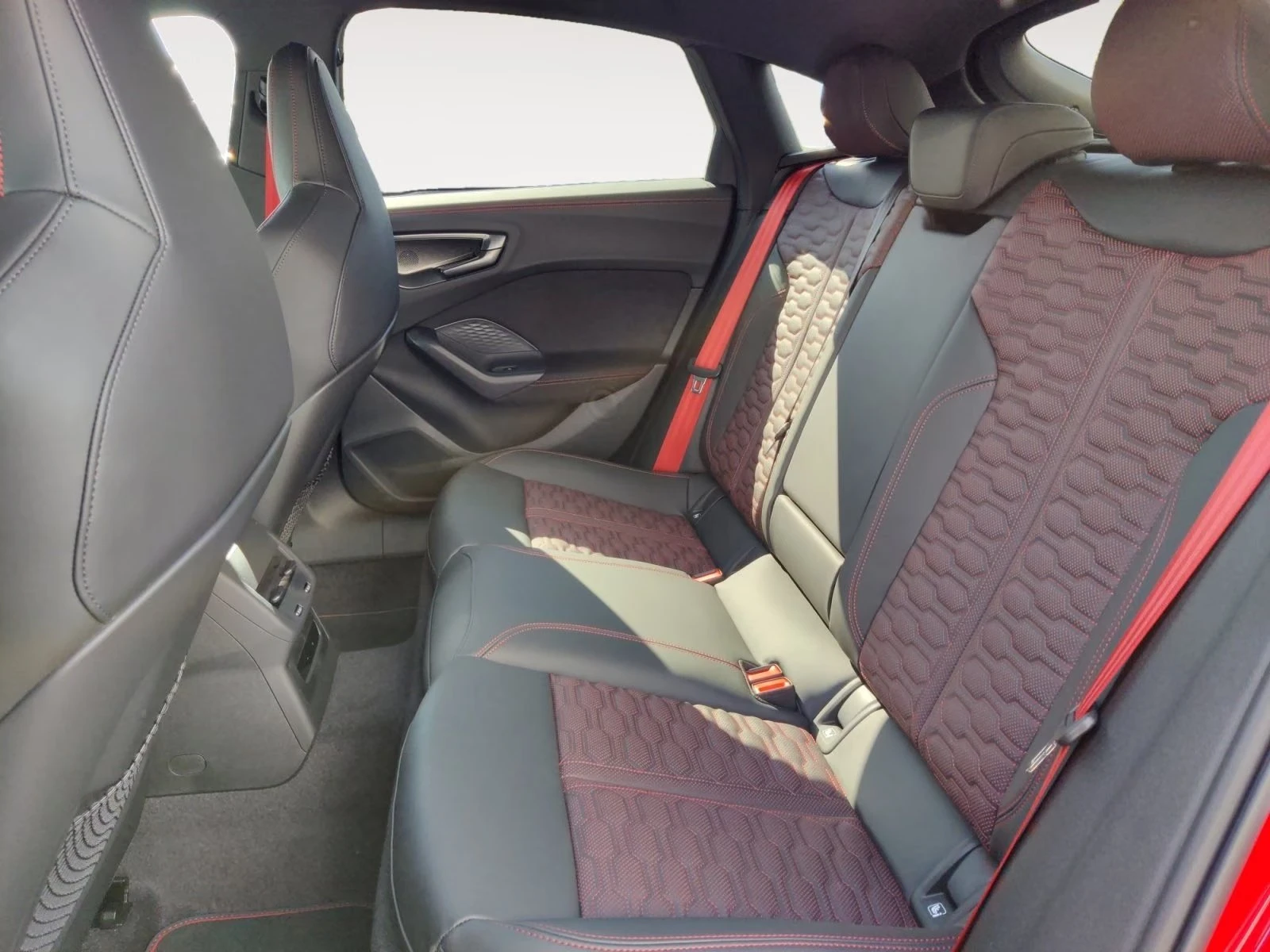 Audi Rs5 TECH PRO / HUD / 360 / MMI DISPLAY / MATRIX / , снимка 14 - Автомобили и джипове - 56223102