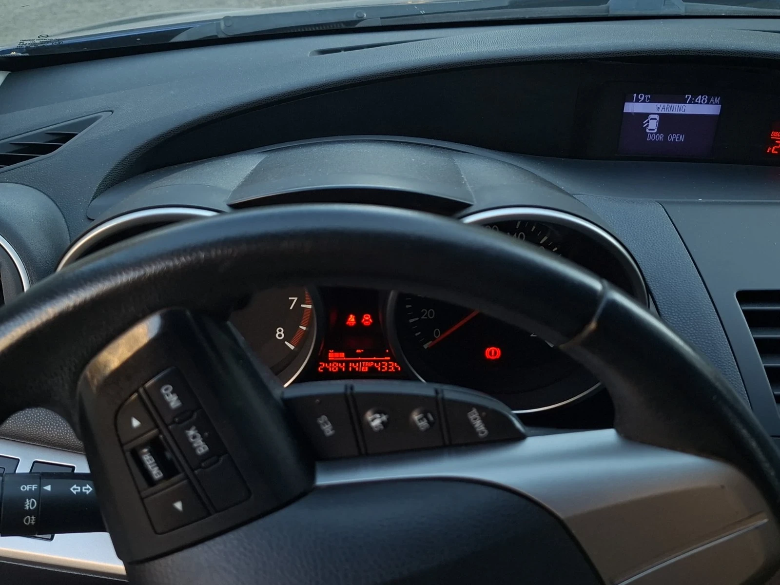 Mazda 3 1.6 i, снимка 8 - Автомобили и джипове - 56642784