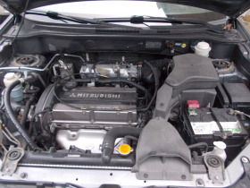 Mitsubishi Outlander 2.04x4-клима, снимка 13 - Автомобили и джипове - 43820495