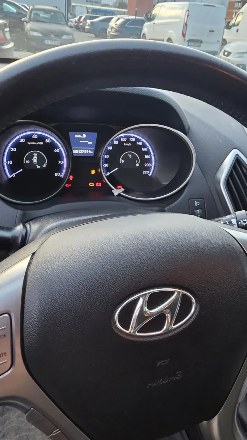 Hyundai IX35 Style , снимка 9 - Автомобили и джипове - 52887538
