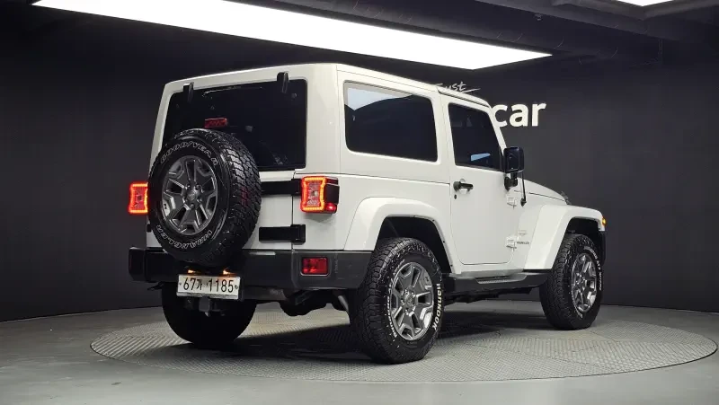 Jeep Wrangler SAHARA | ПОДГРЕВИ | КАМЕРА | НОВИ ГУМИ, снимка 2 - Автомобили и джипове - 55689148