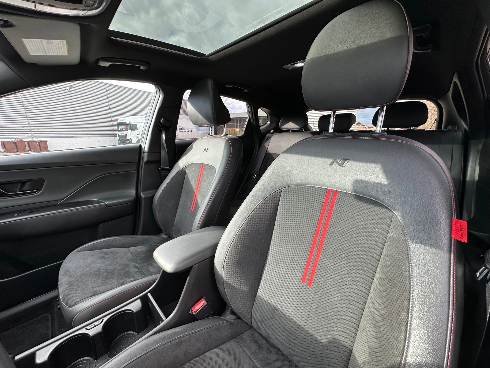 Hyundai Kona 1.6 T-GDI (N-Line) 4x4, снимка 11 - Автомобили и джипове - 54392551