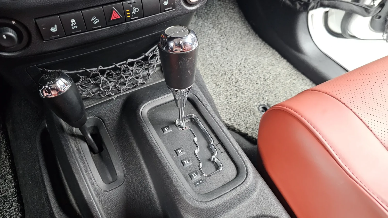 Jeep Wrangler SAHARA | ПОДГРЕВИ | КАМЕРА | НОВИ ГУМИ, снимка 14 - Автомобили и джипове - 55689148