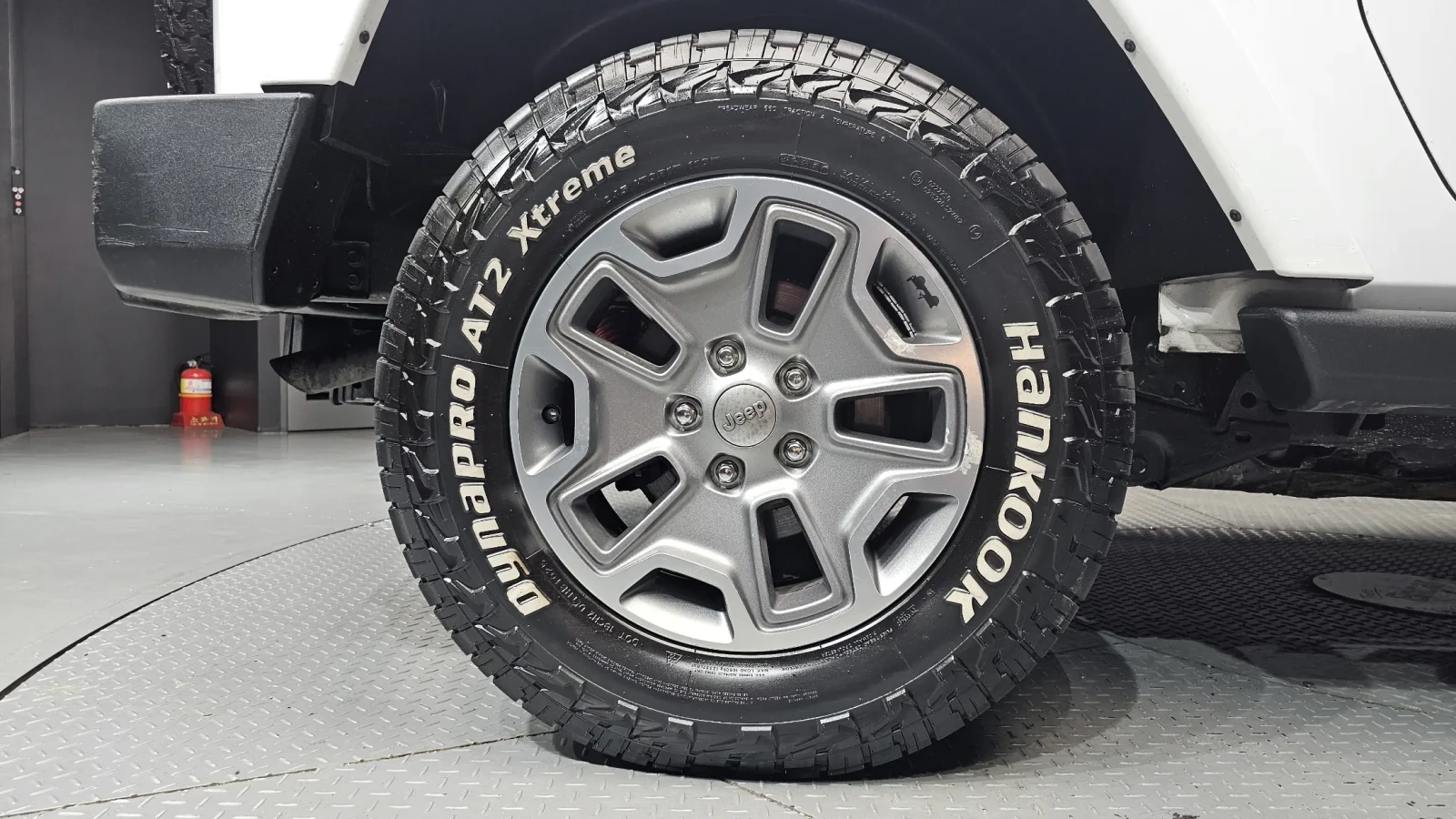 Jeep Wrangler SAHARA | ПОДГРЕВИ | КАМЕРА | НОВИ ГУМИ, снимка 8 - Автомобили и джипове - 55689148