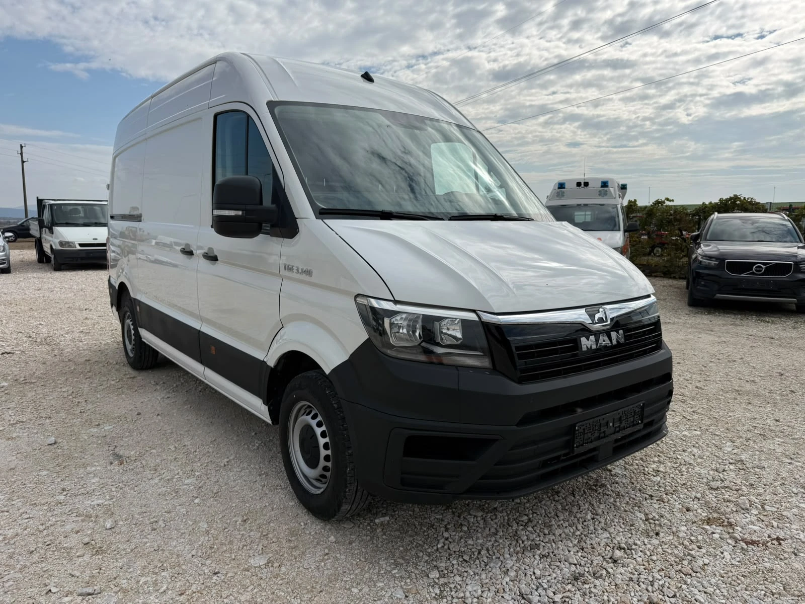 VW Crafter 3.140 - km13К - ПЕРФЕКТЕН - НОВ БУС