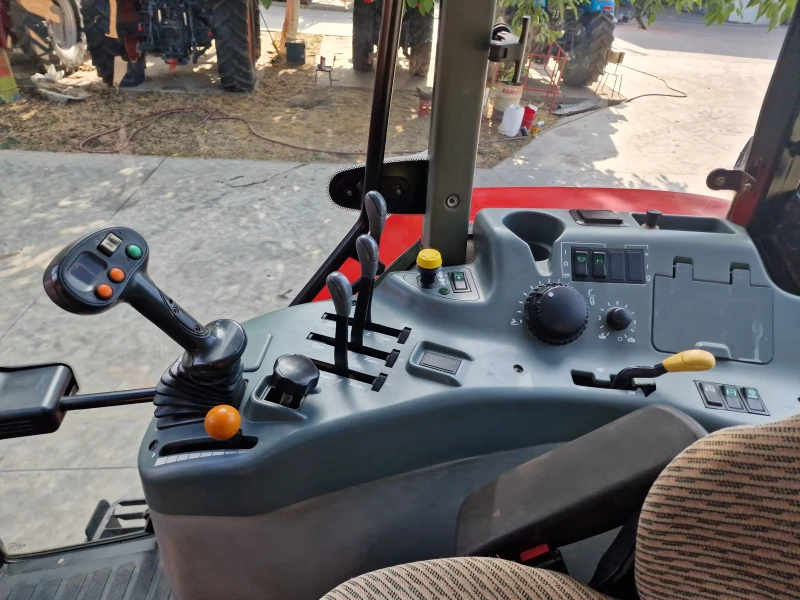 Трактор CASE IH McCormick MC135, снимка 13 - Селскостопанска техника - 51373749