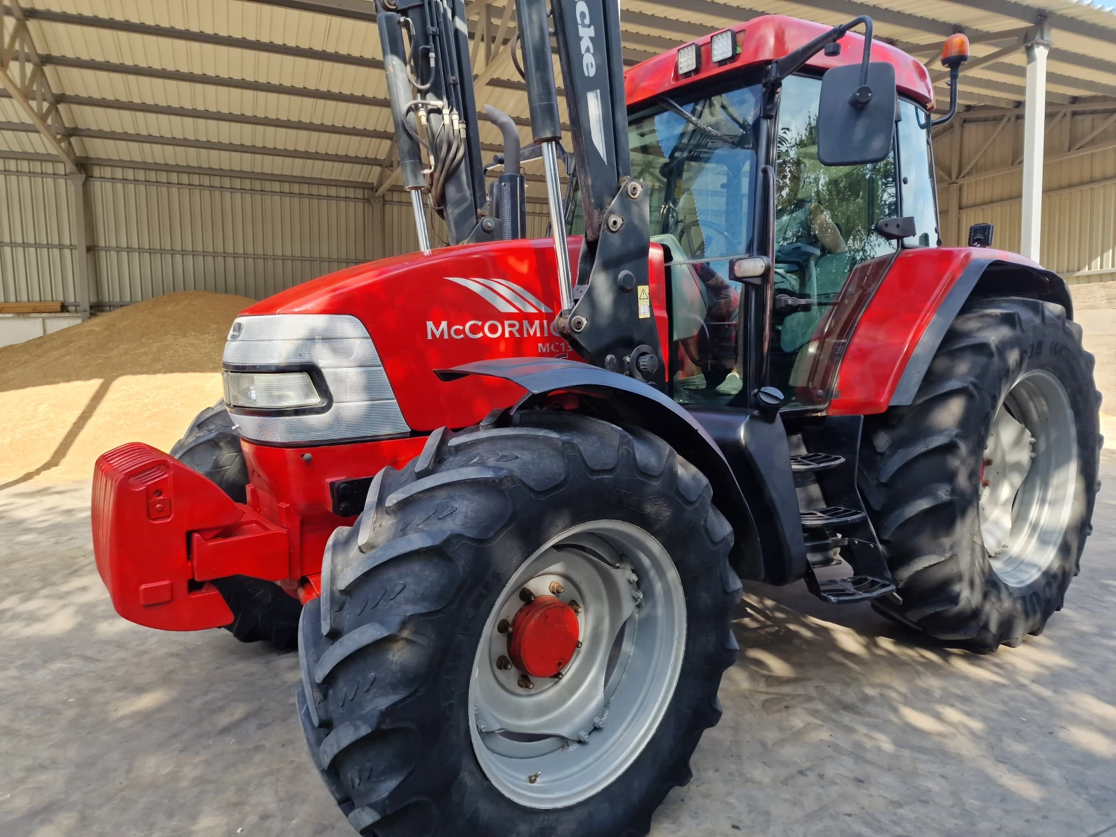 Трактор CASE IH McCormick MC135 - изображение 3