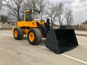 Челен товарач Volvo L90 , снимка 5