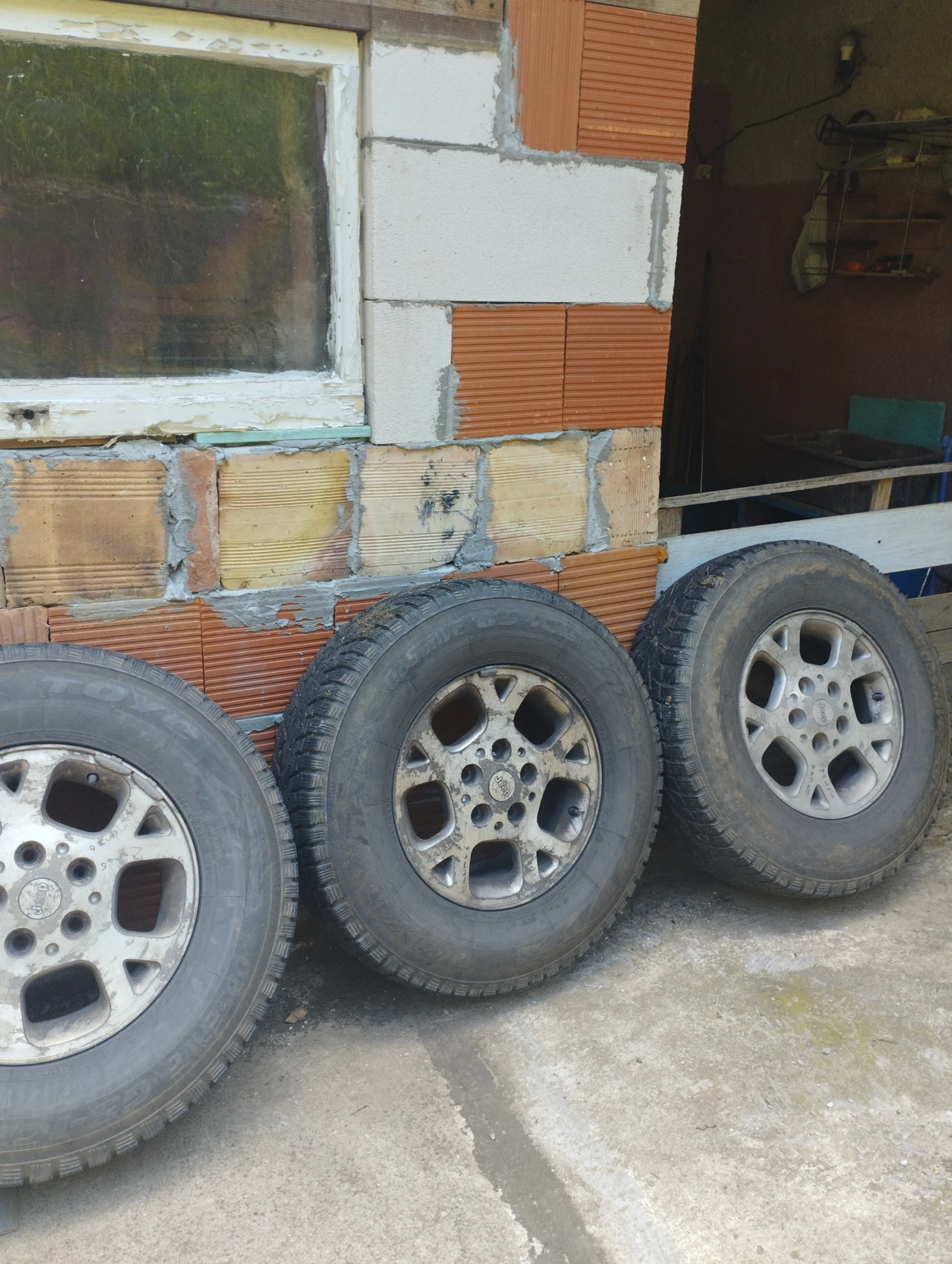 Гуми с джанти Toyo 245/75R16, снимка 2 - Гуми и джанти - 54893955