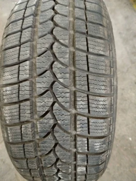 Гуми Зимни 215/50R17, снимка 4 - Гуми и джанти - 47870300