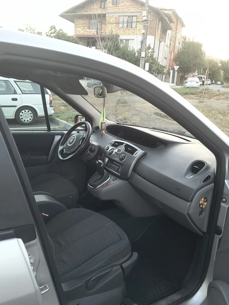 Renault Scenic, снимка 6 - Автомобили и джипове - 49178891