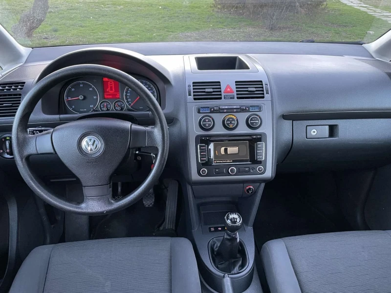 VW Touran 1.9 tdi, снимка 7 - Автомобили и джипове - 48638676