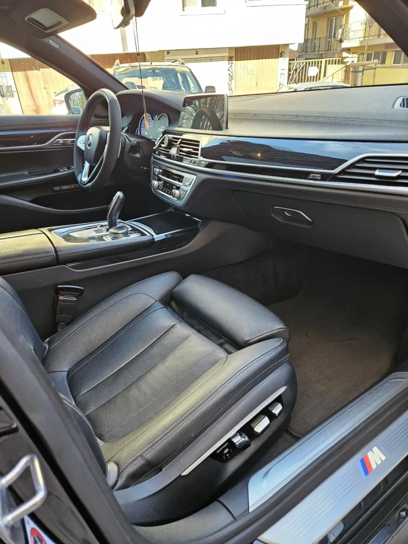 BMW 730 3.0D xDrive M-pack, ВАКУУМ, H&K, 360 , ВЪЗДУХ , снимка 11 - Автомобили и джипове - 49024585