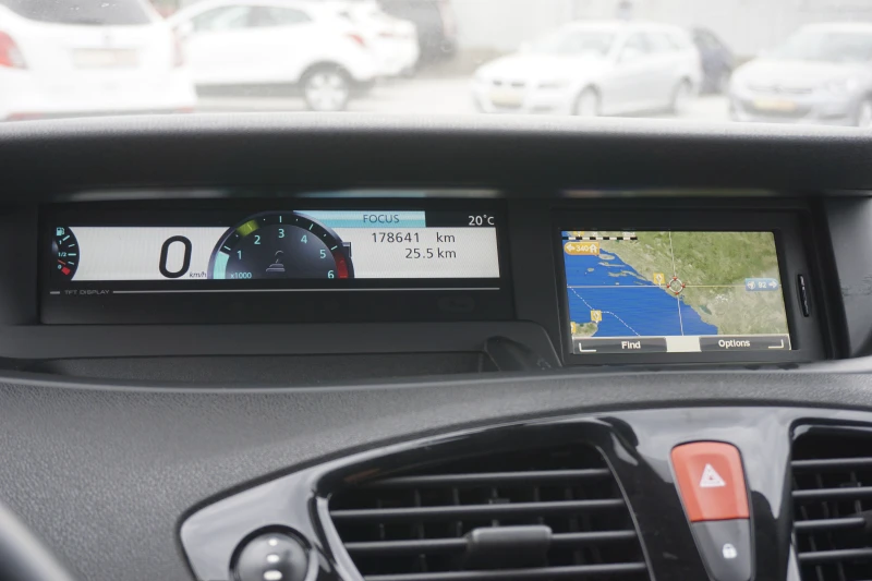 Renault Scenic X-MOD, снимка 17 - Автомобили и джипове - 51675821