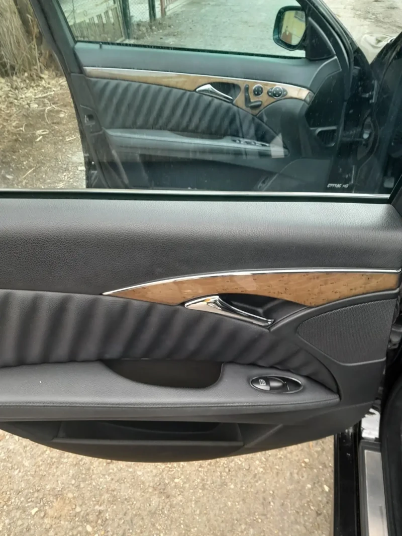 Mercedes-Benz E 280 Facelift LPG 4x4 E280 231ps, снимка 9 - Автомобили и джипове - 52676402