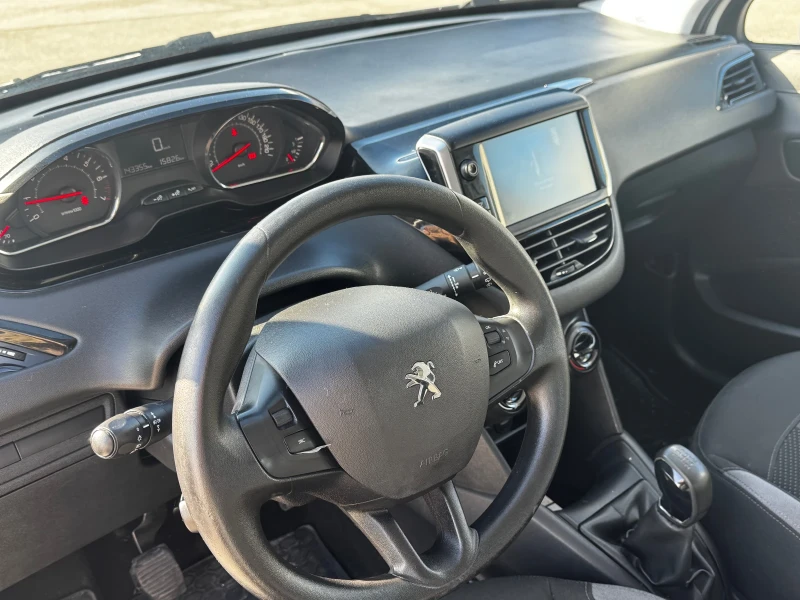 Peugeot 208, снимка 8 - Автомобили и джипове - 52923279