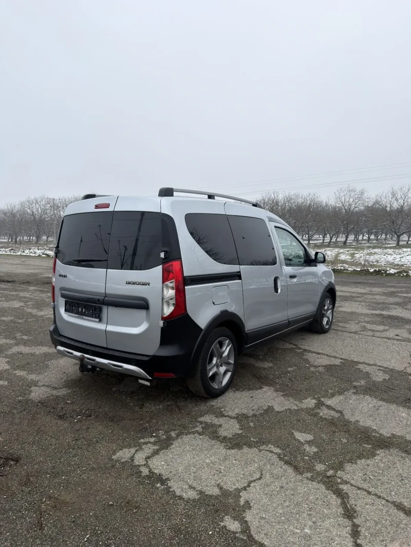 Dacia Dokker Stepway 1.6 SCe /фабрична газ, снимка 4 - Автомобили и джипове - 53357476
