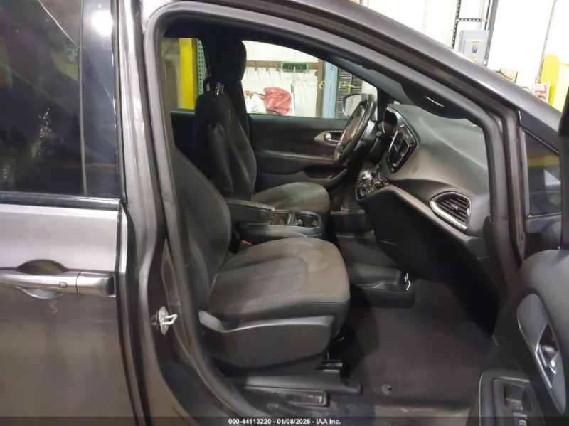 Chrysler Pacifica 3.6l Touring, снимка 5 - Автомобили и джипове - 53477542