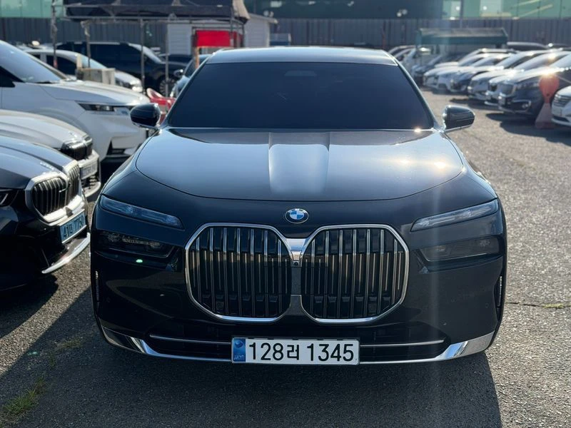 BMW 740 740i sDrive Design Pure Excellence| 326к.с.| ВКЛ.Т, снимка 3 - Автомобили и джипове - 55691806
