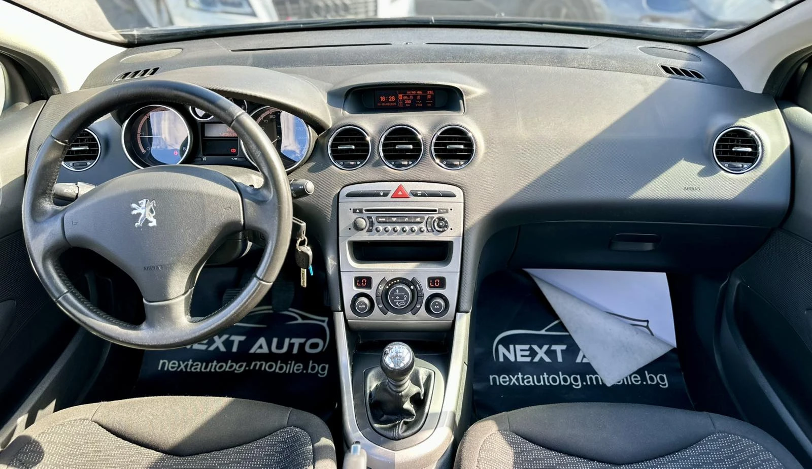 Peugeot 308 SW 1.6HDI 109HP ПАНОРАМА - изображение 10