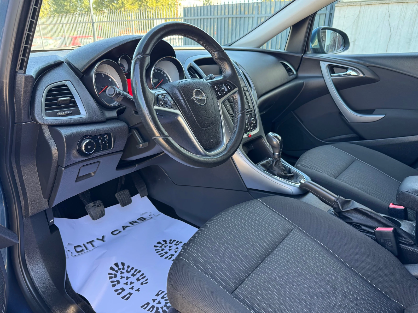 Opel Astra -1.3cdti 2013г - изображение 10