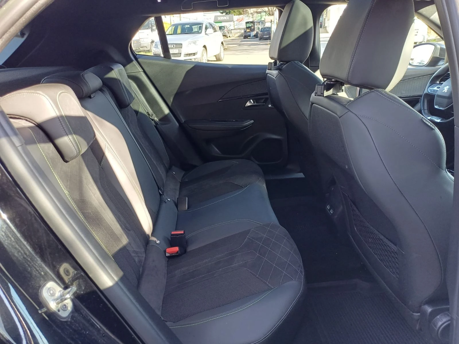 Peugeot 2008 GT Line 1.5 BlueHDi 130, снимка 15 - Автомобили и джипове - 53824500