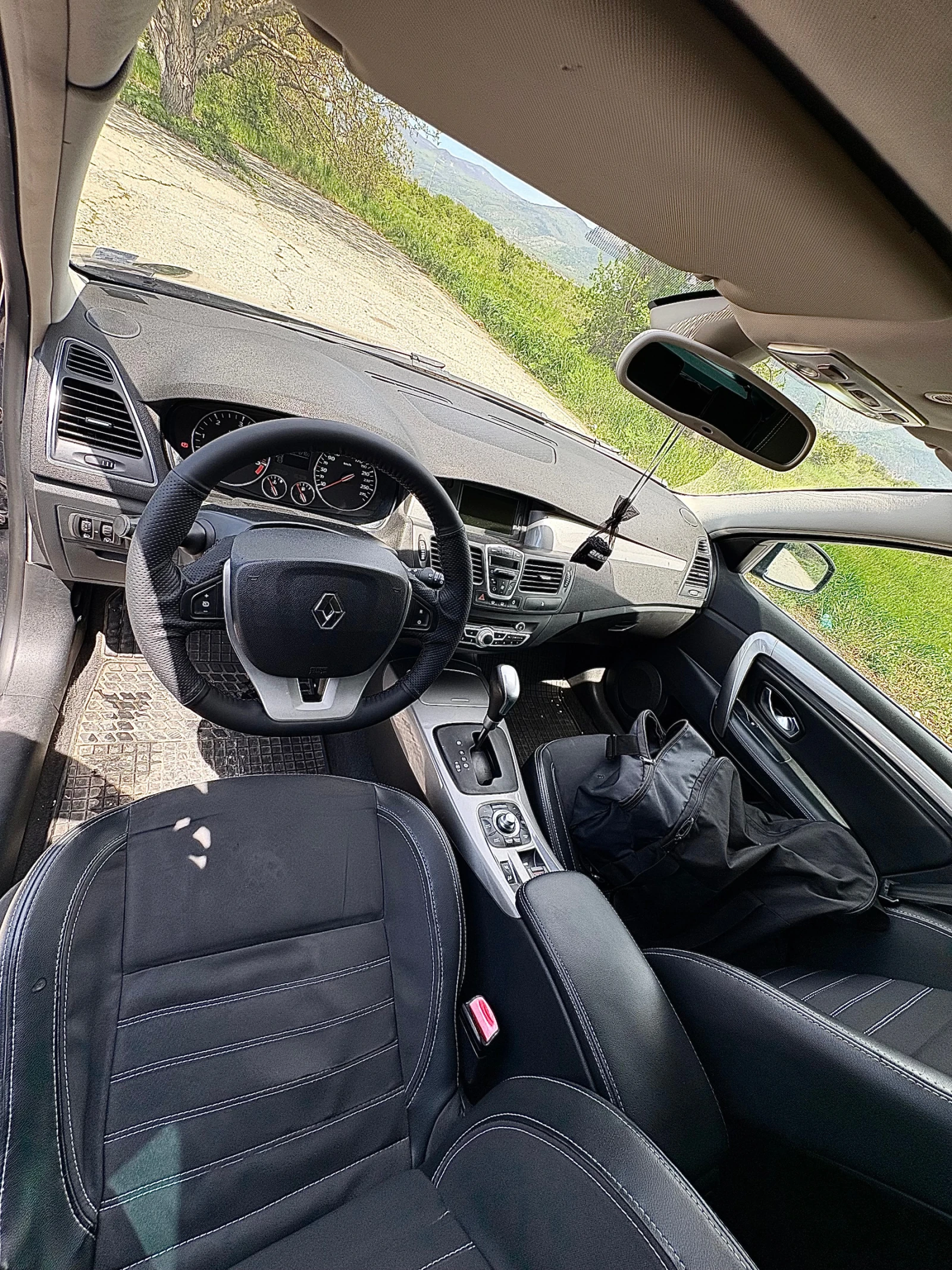Renault Laguna 3 Facelift, снимка 13 - Автомобили и джипове - 54412284