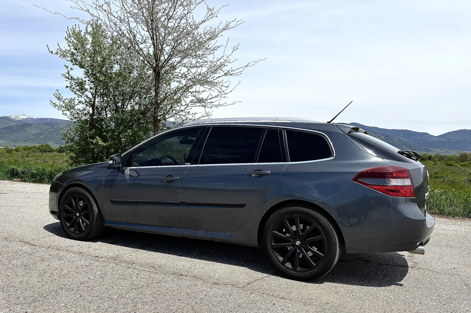 Renault Laguna 3 Facelift, снимка 9 - Автомобили и джипове - 54412284