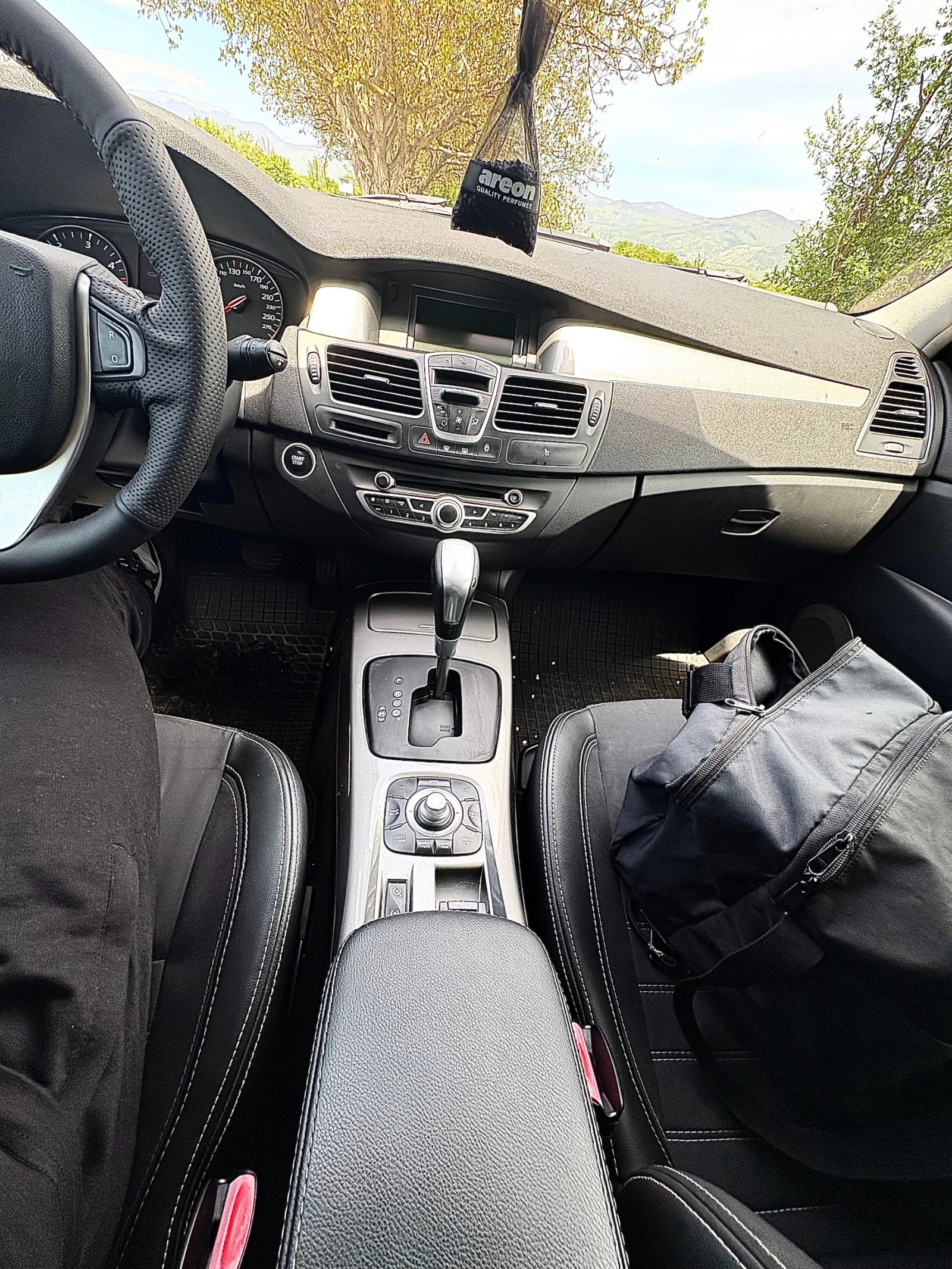 Renault Laguna 3 Facelift, снимка 12 - Автомобили и джипове - 54412284