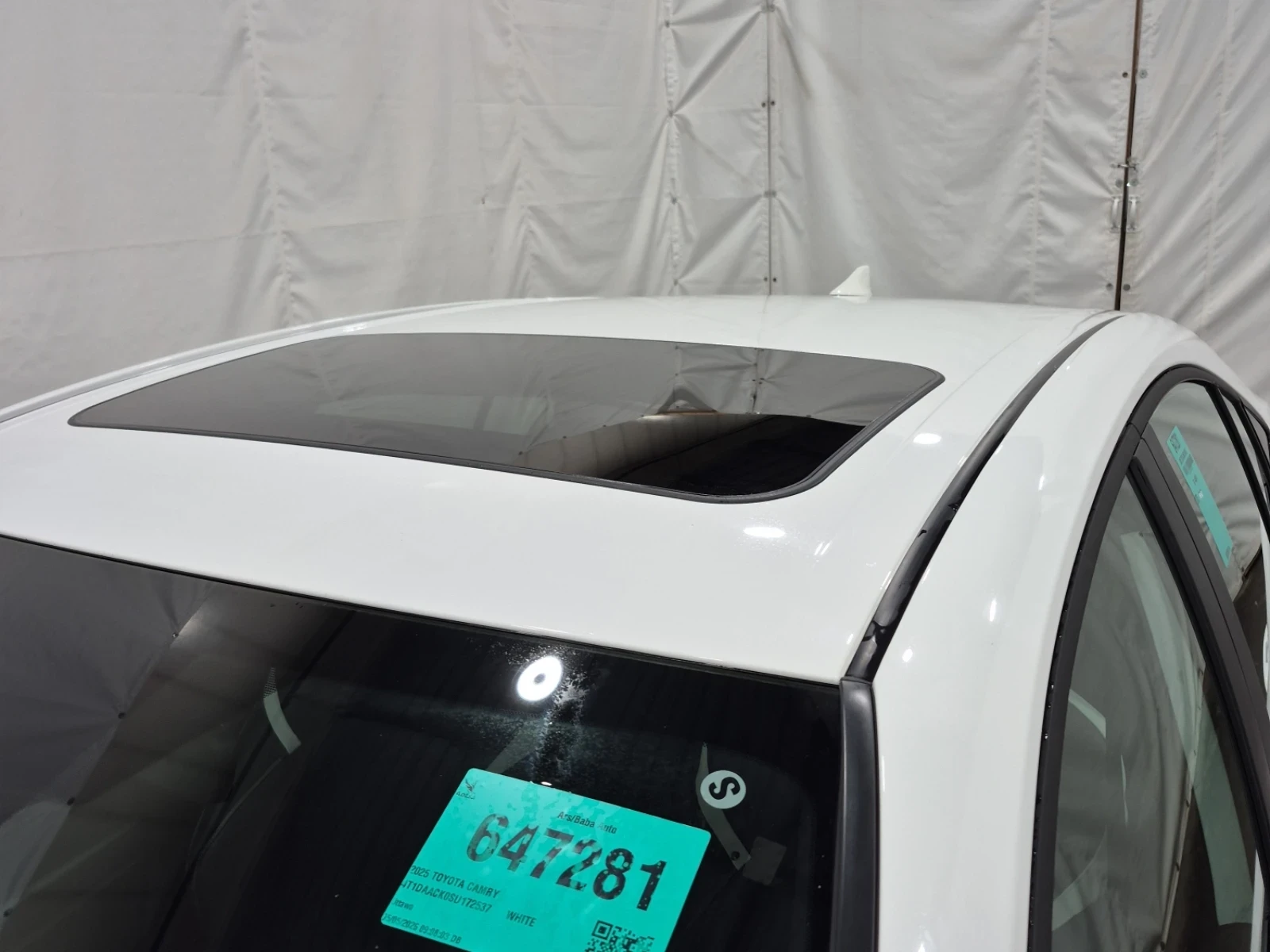 Toyota Camry HYBRID * ЧЕРЕН САЛОН * КАМЕРА * МЪРТВА ТОЧКА * , снимка 8 - Автомобили и джипове - 54491578