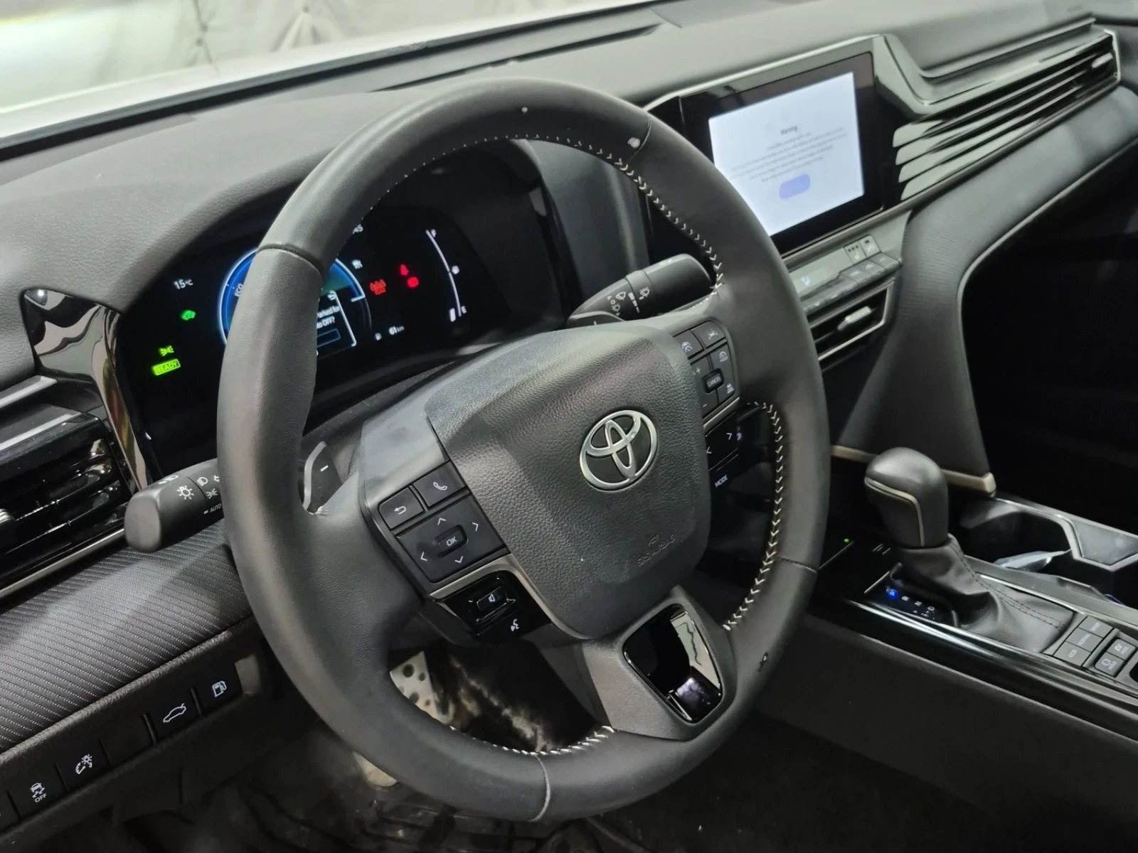 Toyota Camry HYBRID * ЧЕРЕН САЛОН * КАМЕРА * МЪРТВА ТОЧКА * , снимка 10 - Автомобили и джипове - 54491578