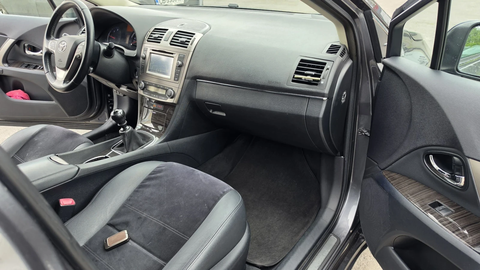 Toyota Avensis, снимка 16 - Автомобили и джипове - 54656643
