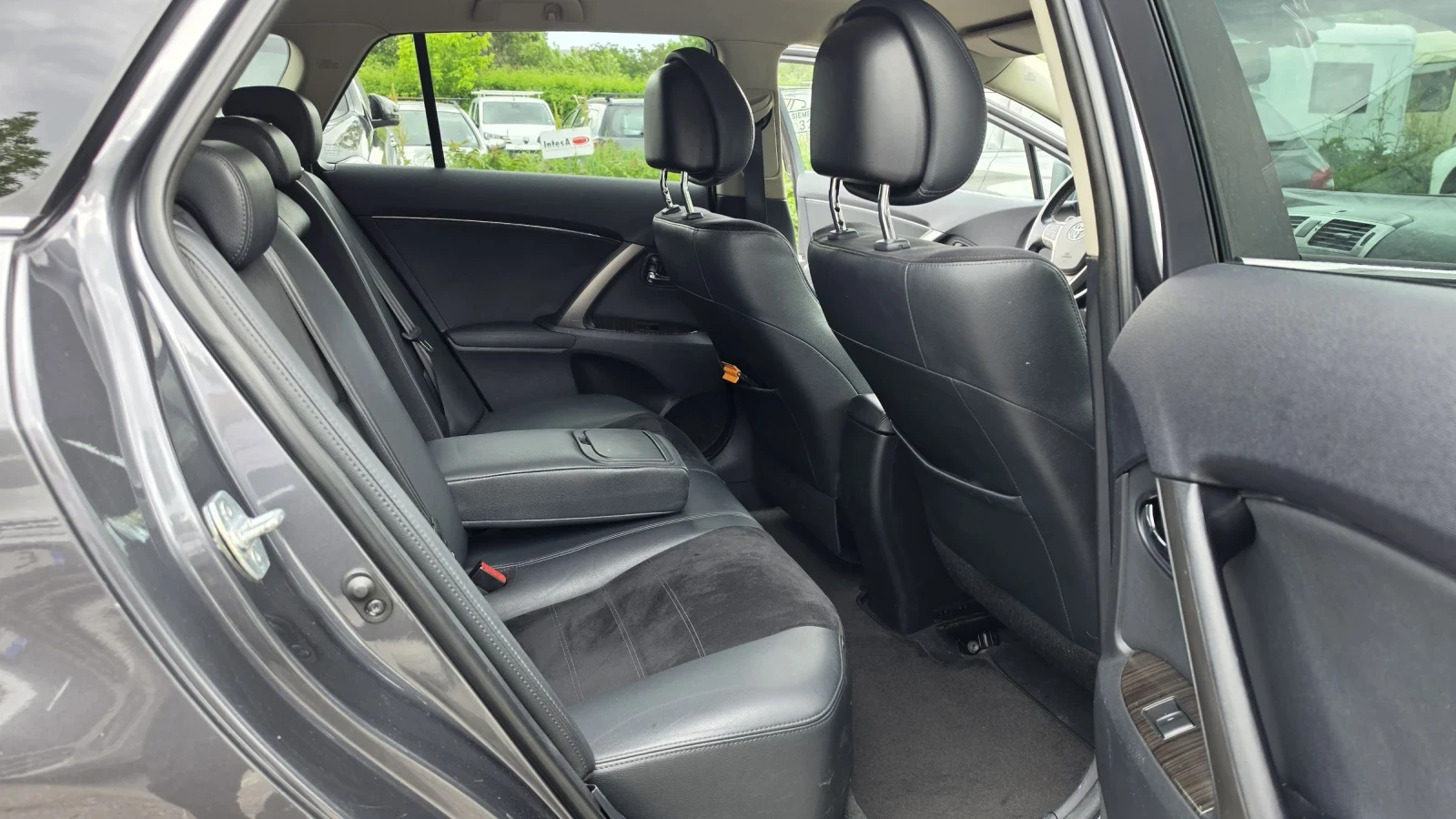 Toyota Avensis, снимка 15 - Автомобили и джипове - 54656643