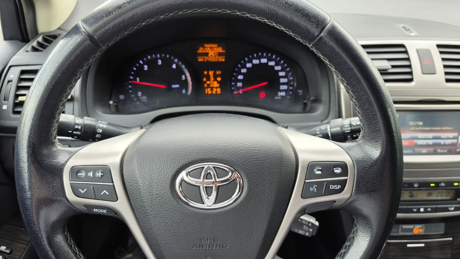 Toyota Avensis, снимка 12 - Автомобили и джипове - 54656643