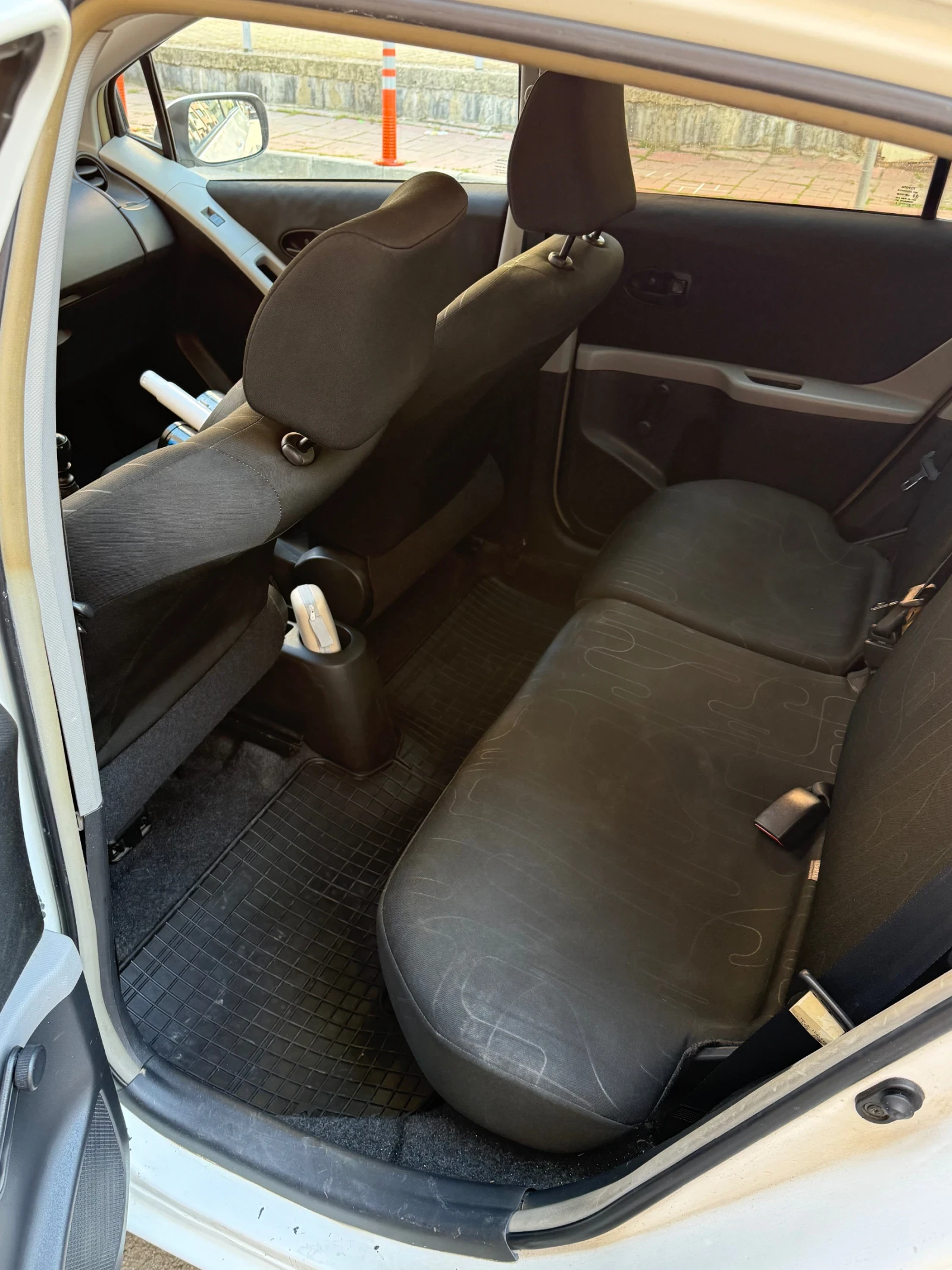 Toyota Yaris Хечбек , снимка 10 - Автомобили и джипове - 54703569