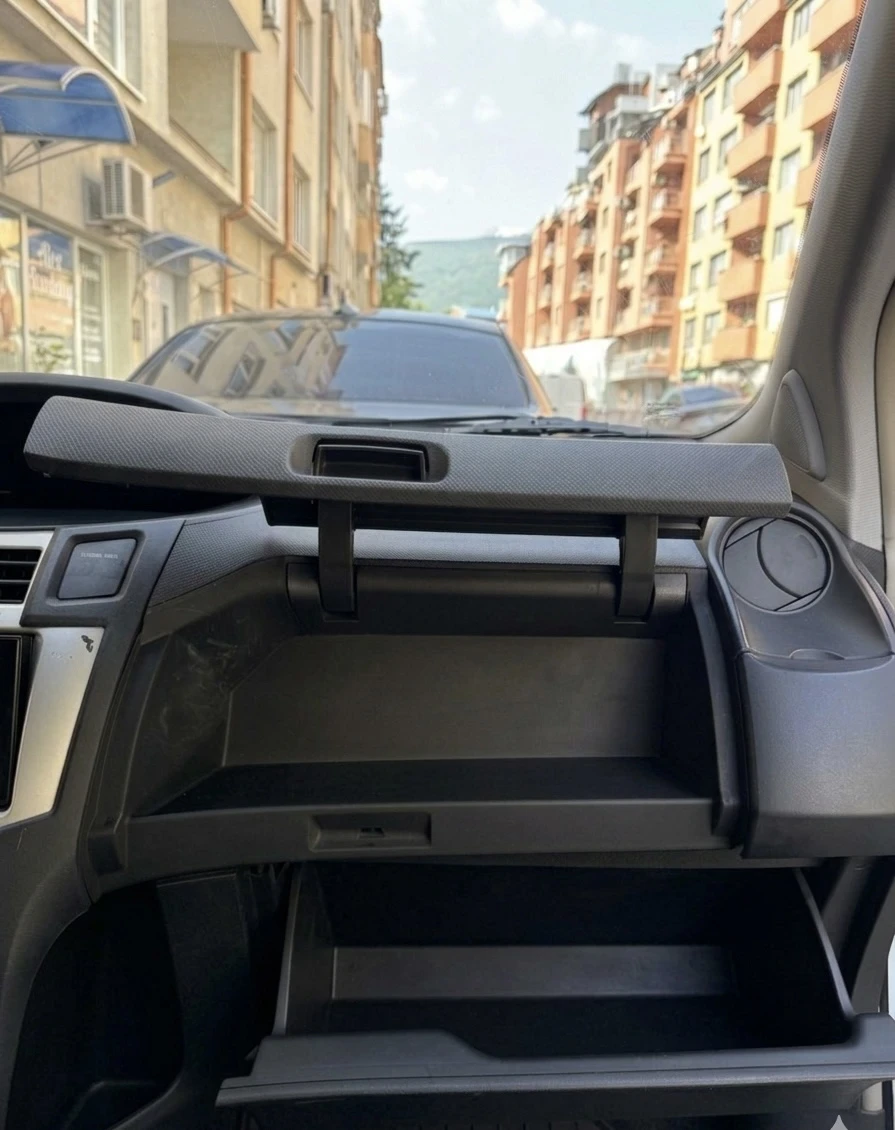 Toyota Yaris Хечбек , снимка 15 - Автомобили и джипове - 54703569