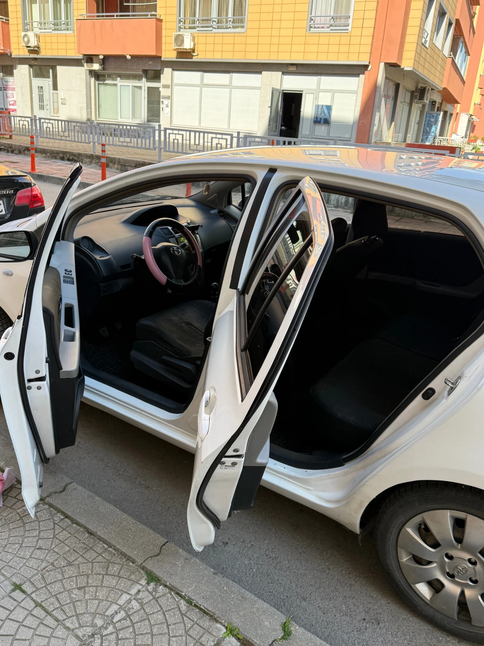 Toyota Yaris Хечбек , снимка 6 - Автомобили и джипове - 54703569