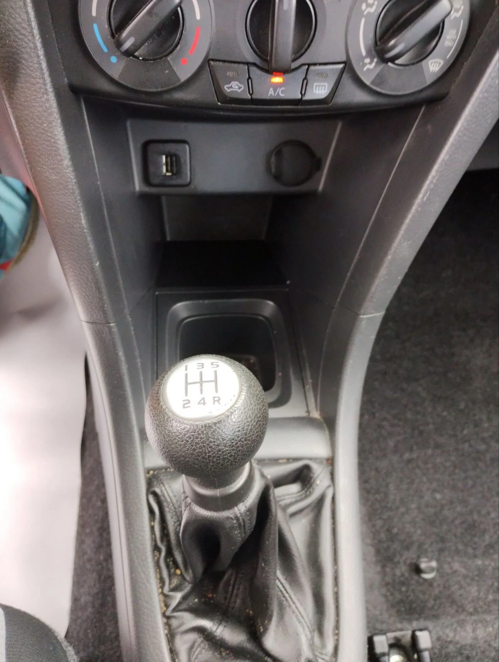 Suzuki Swift 1.2 BENZIN euro 5, снимка 10 - Автомобили и джипове - 54940375
