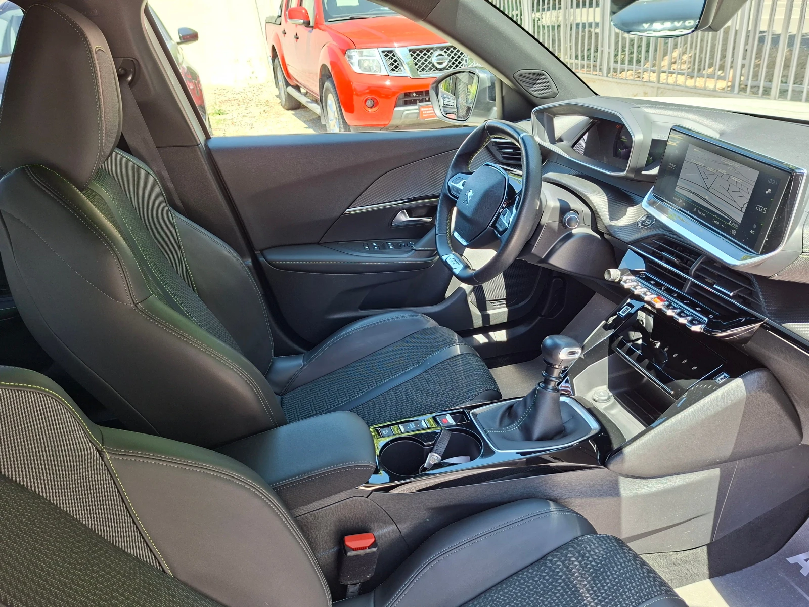 Peugeot 2008 1.5d-GT-line-6sk-Navi-Kamera-Keyless-Euro-6D, снимка 15 - Автомобили и джипове - 55026624