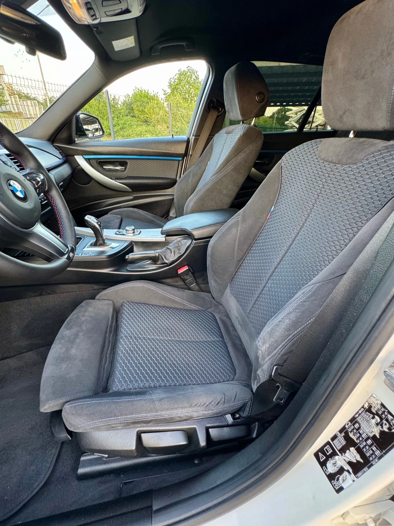 BMW 320 4x4 M-Pack B47, снимка 14 - Автомобили и джипове - 55555037