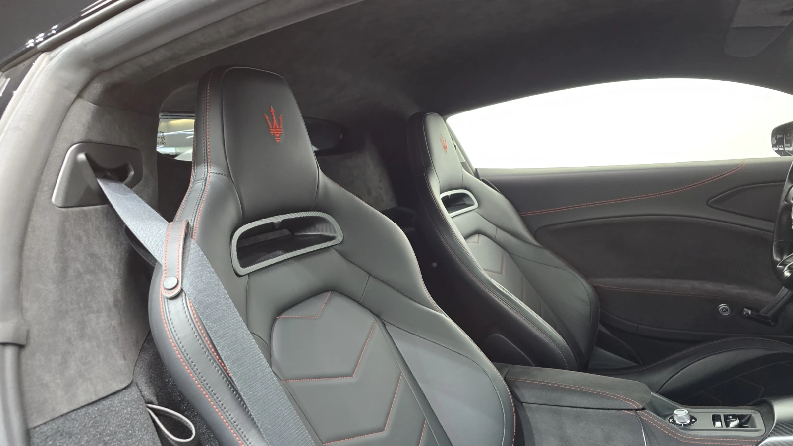 Maserati MC20 BLIND SPOT* КРАЙНА ЦЕНА, снимка 12 - Автомобили и джипове - 55595284