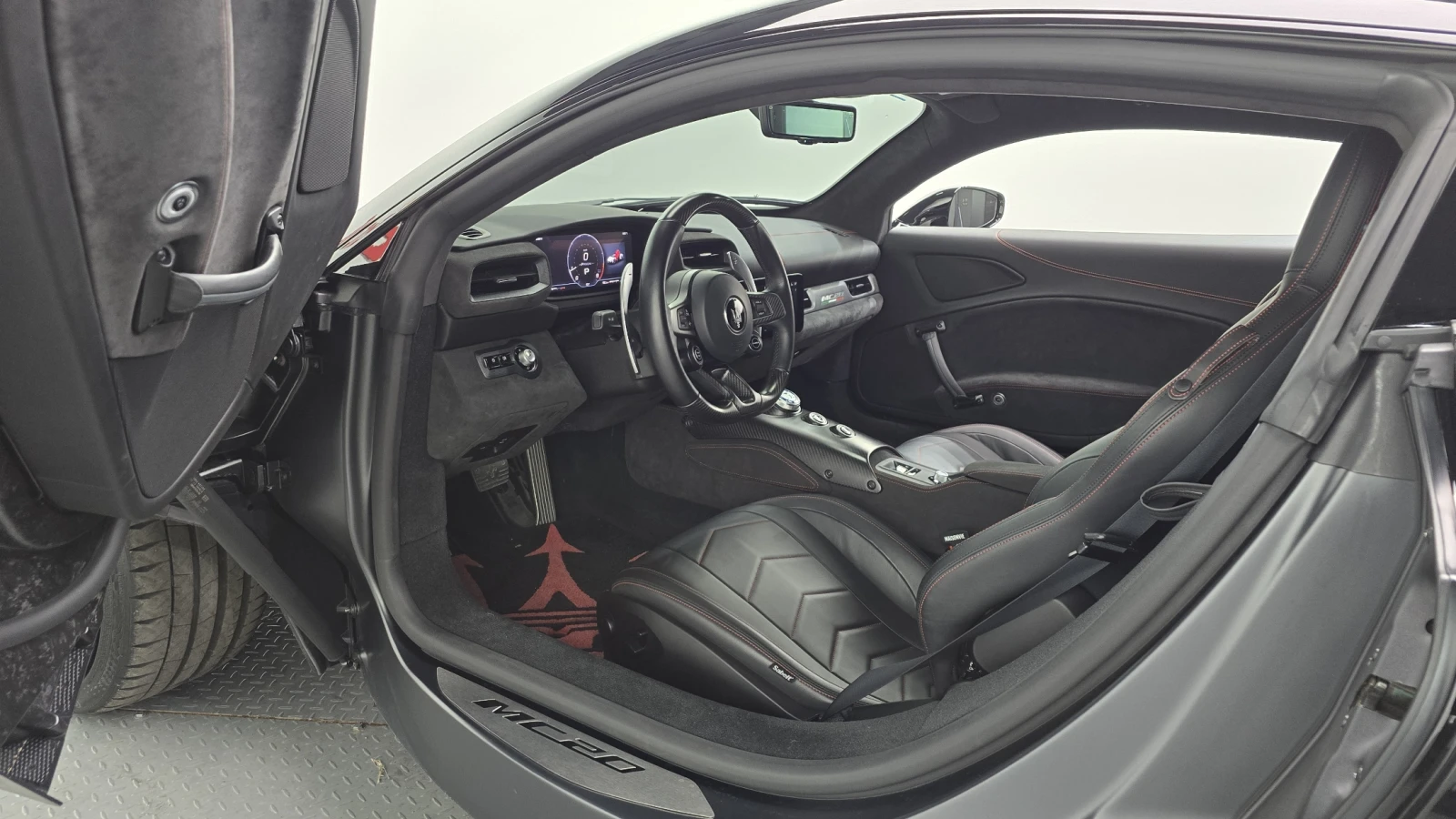 Maserati MC20 BLIND SPOT* КРАЙНА ЦЕНА, снимка 10 - Автомобили и джипове - 55595284