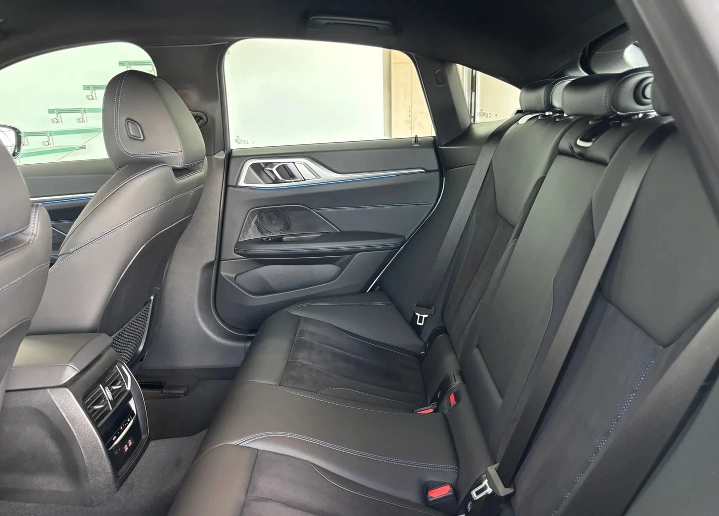 BMW i4 40 eDrive M-Sport , снимка 7 - Автомобили и джипове - 56700408