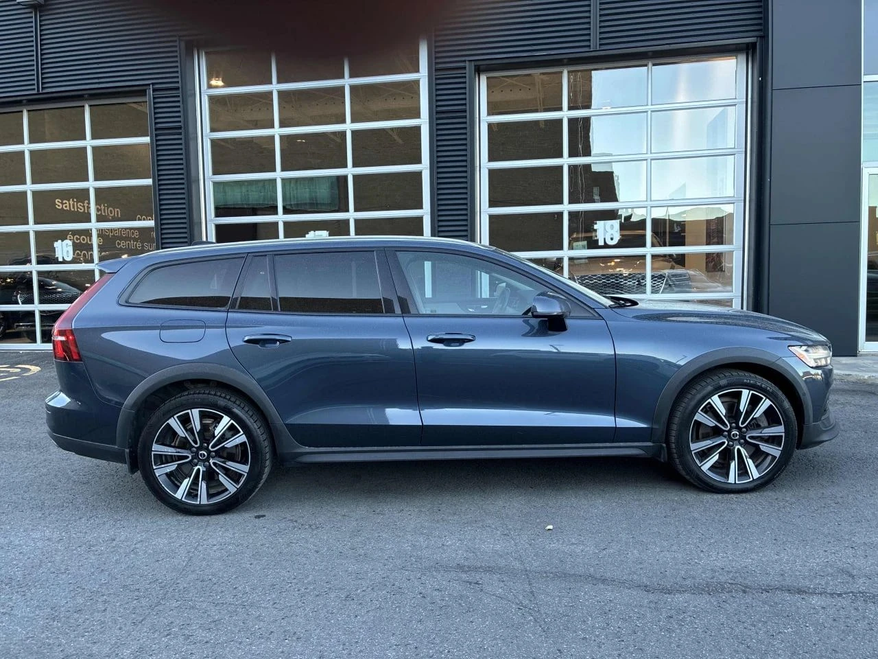 Volvo V60 Cross Country, снимка 3 - Автомобили и джипове - 56710763
