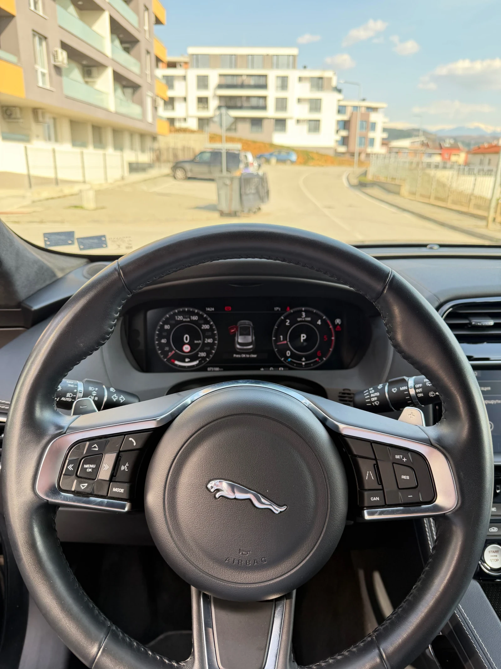 Jaguar F-PACE 2.0 D AWD CHEQUERED FLAG, снимка 10 - Автомобили и джипове - 53713135