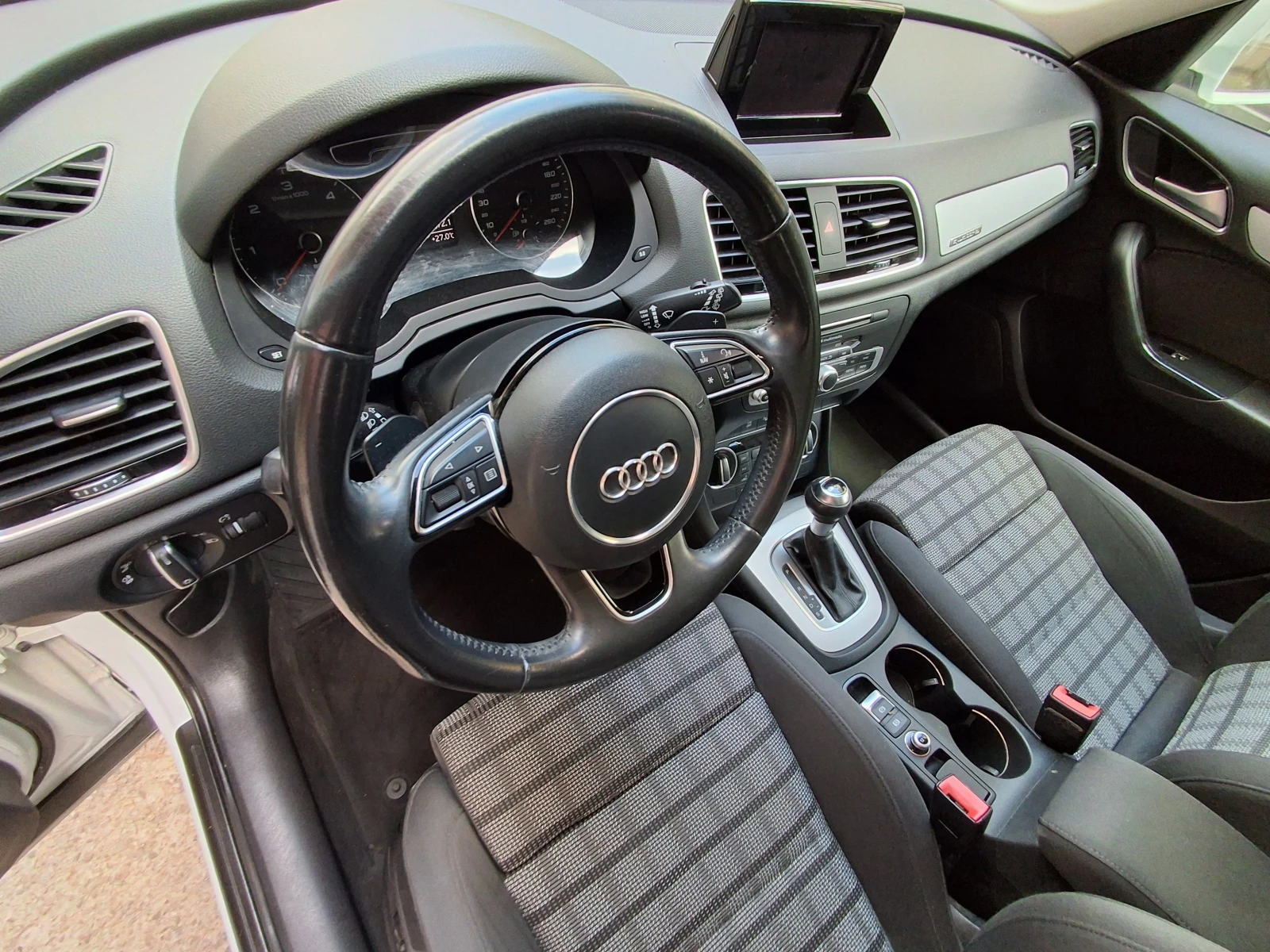 Audi Q3 2.0 QUATRO-УНИКАТ, снимка 8 - Автомобили и джипове - 54984605
